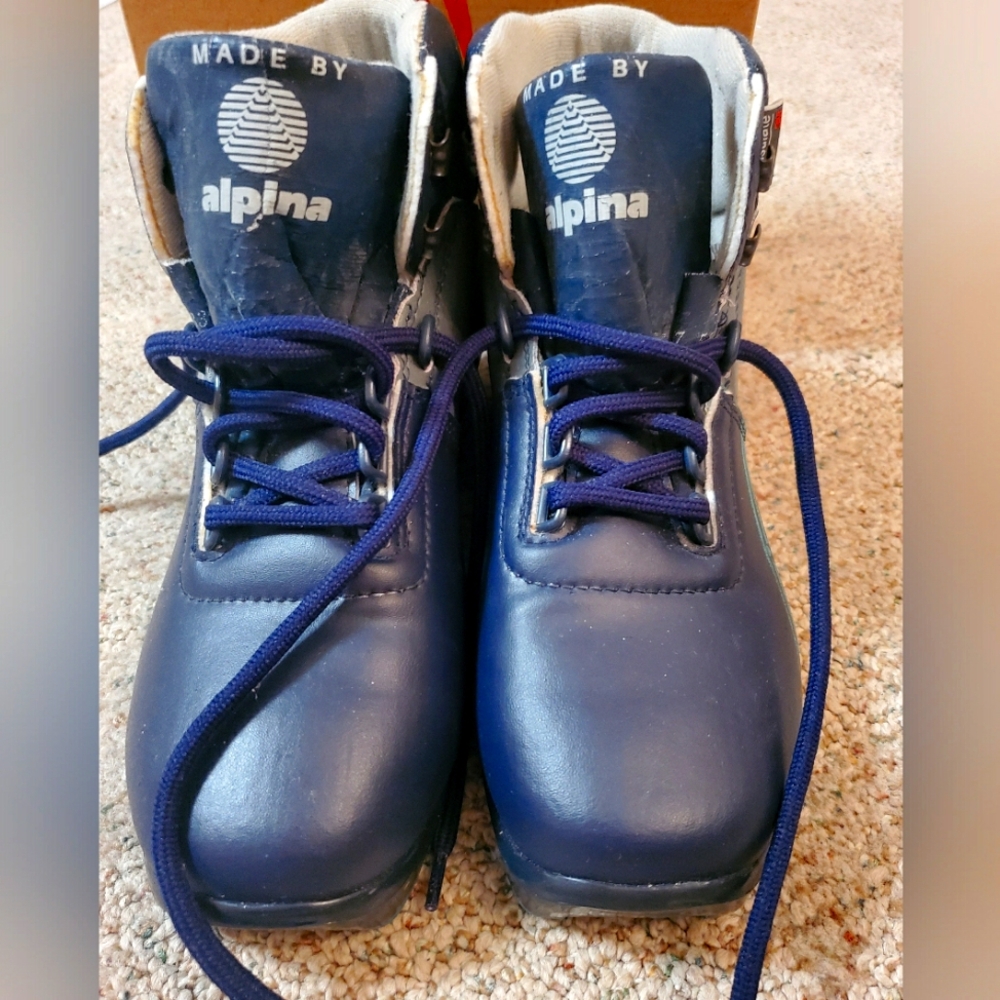 LL Bean size 37 ski boots vintage NWOT